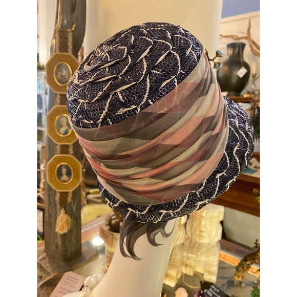 1960s hat, vintage cloche, lazarus paris, navy and white straw, 60s flapper, 22 - Picture 4 of 10